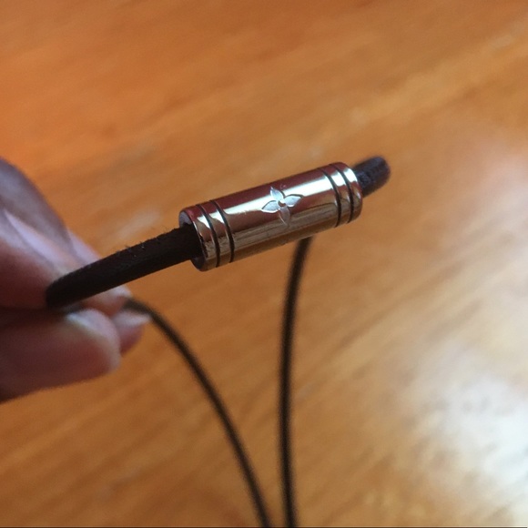 Louis Vuitton grey key chain/holder with strap. Never worn. Authentic. No flaws. - Picture 4 of 4